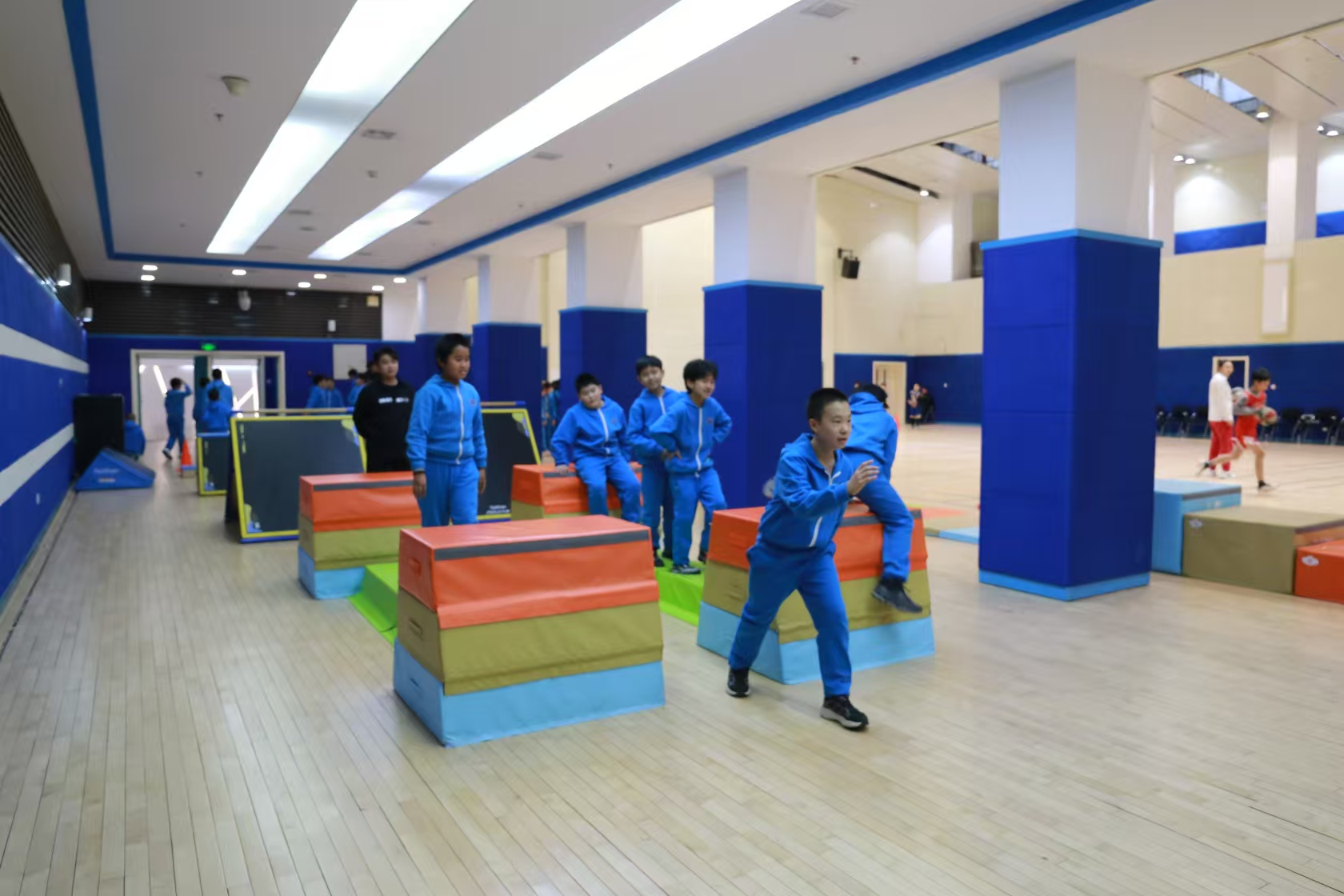 酷游-KU游体育跑酷器材进京“炫秀”